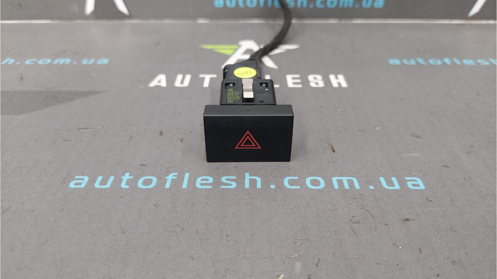 Кнопка аварийки 6R0953509A Volkswagen Polo фольксваген поло бу